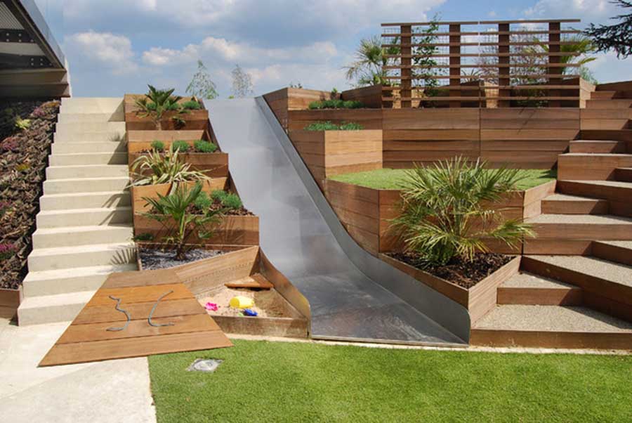 2407 Sloped lot.jpg