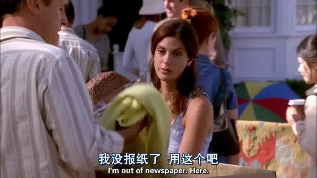 He picks up a yellowgreen blanket to wrap the glass.jpg