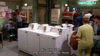 S01E05 Comin' through. Move, move.