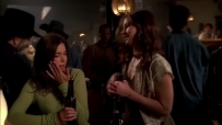S01E07 He leaves Kendra and Susan alone at their table