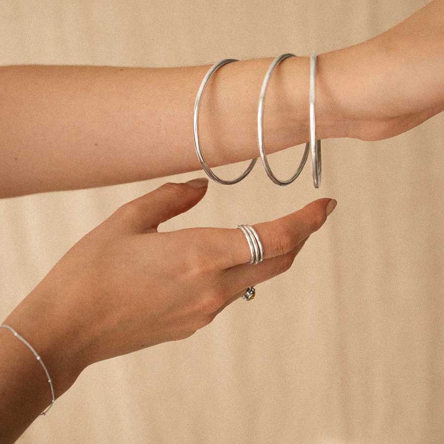 2507 Silver round band ring.jpg